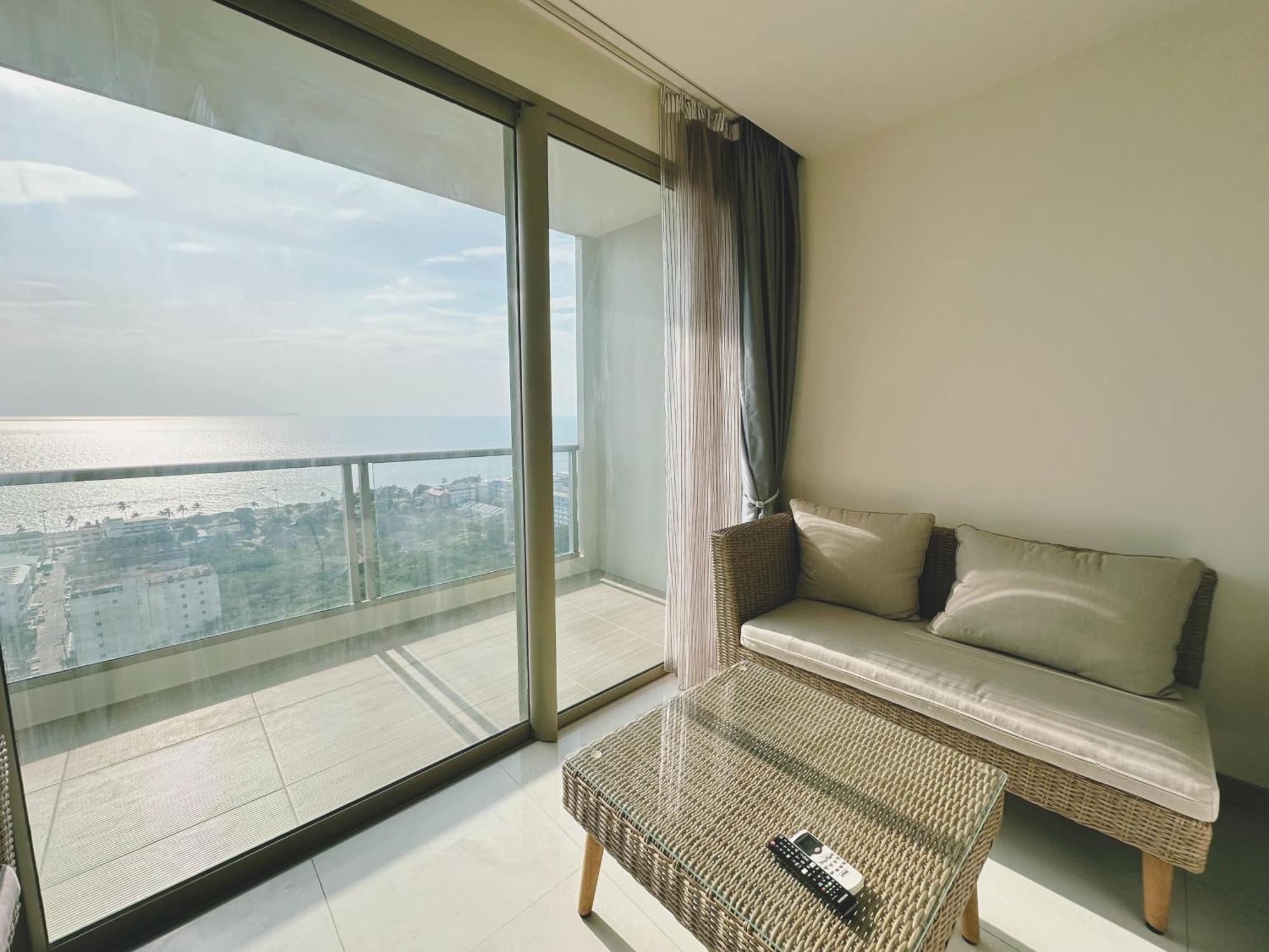 Riviera Jomtien By Daisy Pattaya 2 Apartamento Exterior foto